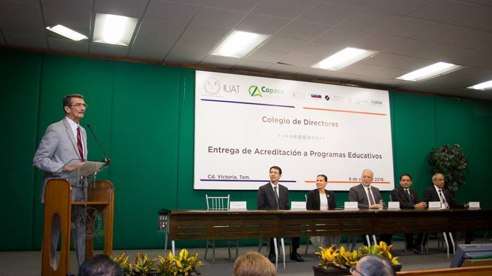 Preside José Andrés Suárez Fernández la entrega de nuevas acreditaciones educativas a la UAT