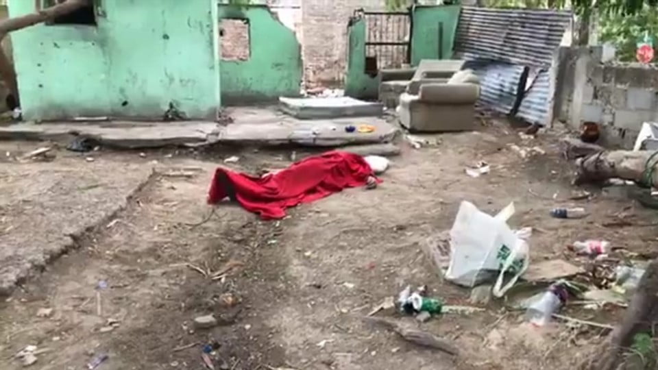 Localizan a hombre sin vida en el patio de su vivienda