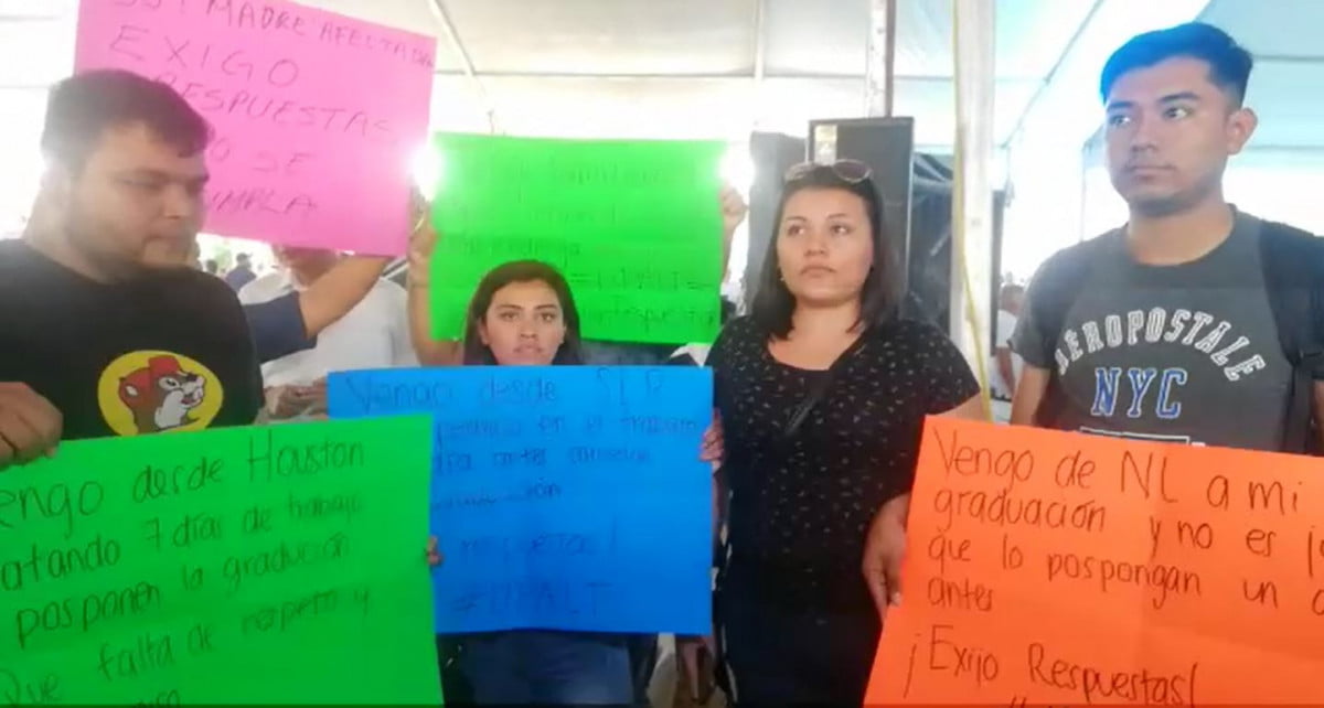 Protestan recién egresados de 4 carreras de la UPALT por suspensión de ceremonia de graduación