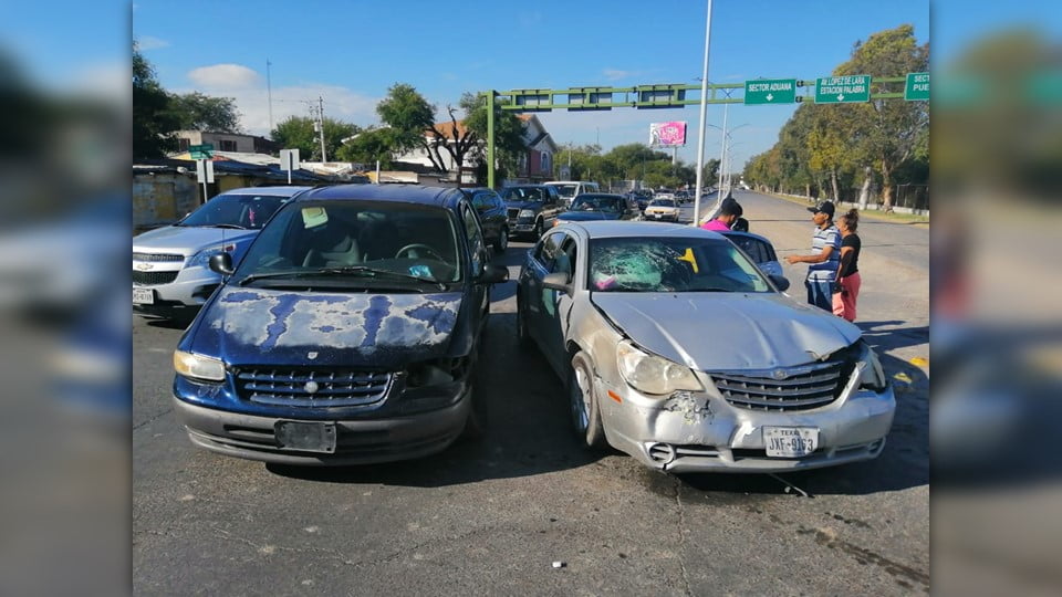 Daños materiales deja accidente vial en Nuevo Laredo