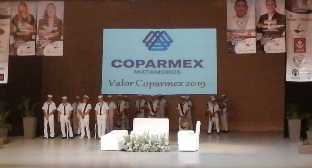 Reconoce la Coparmex en Matamoros a egresados de la UAT