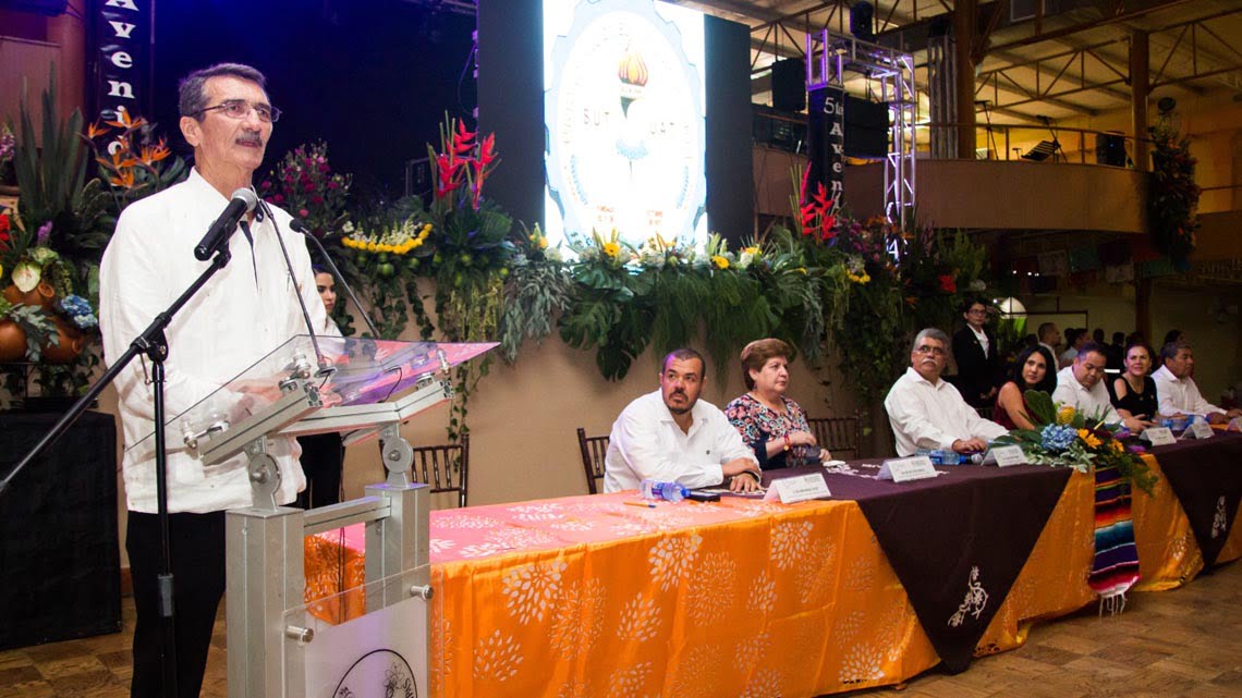 Preside Rector festejos del 46 aniversario del SUTUAT