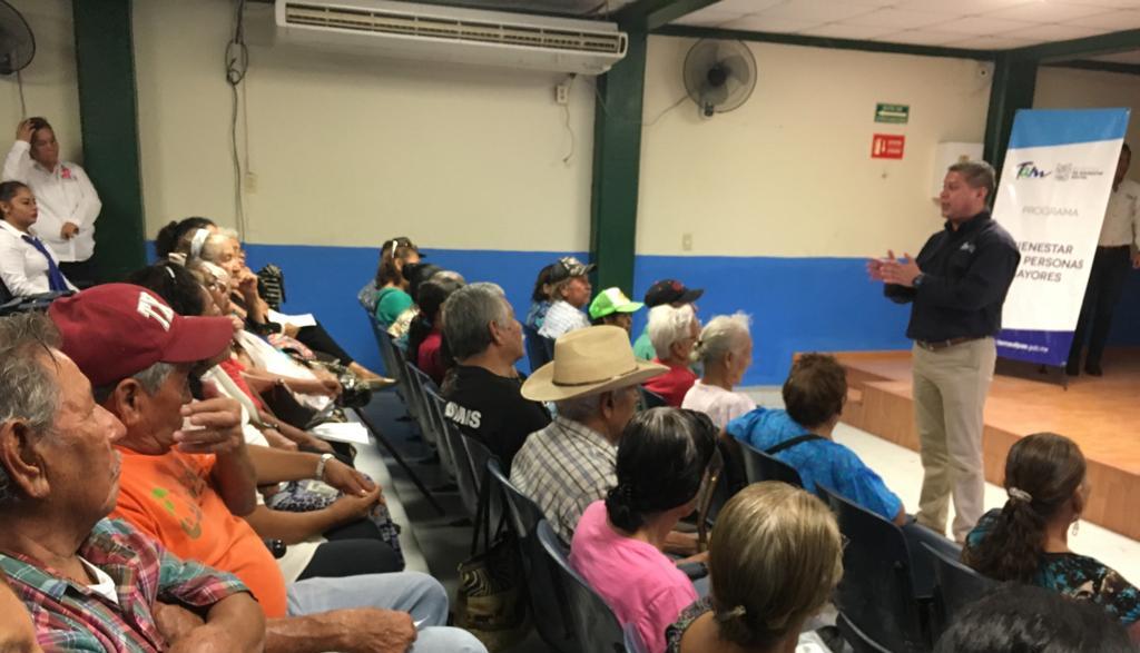 Realiza SEBIEN proceso de firmas para beneficiarios del programa de adultos mayores