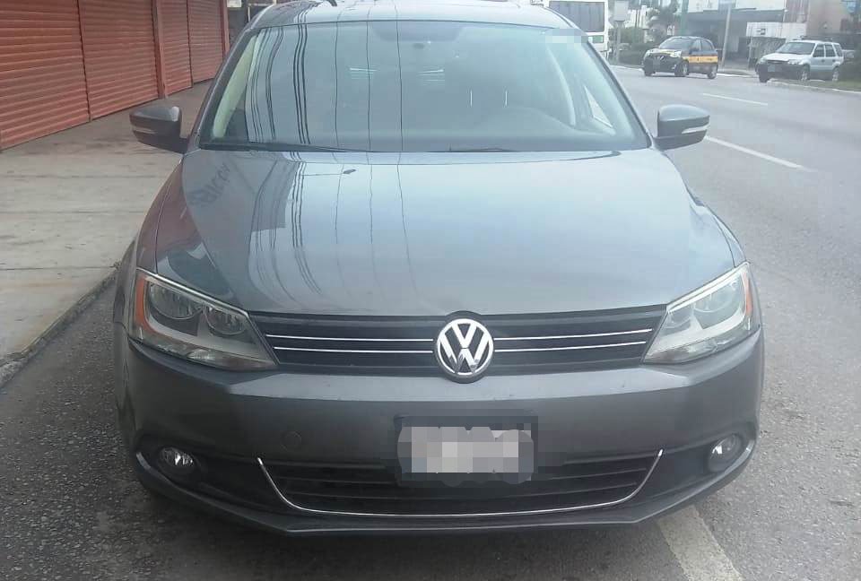 Cae en Tampico sujeto a bordo de una Jetta robado
