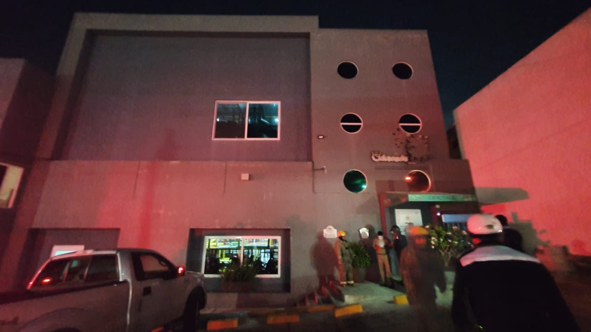 Cae cimbra de salón de eventos infantiles en Tampico; hay 5 albañiles lesionados