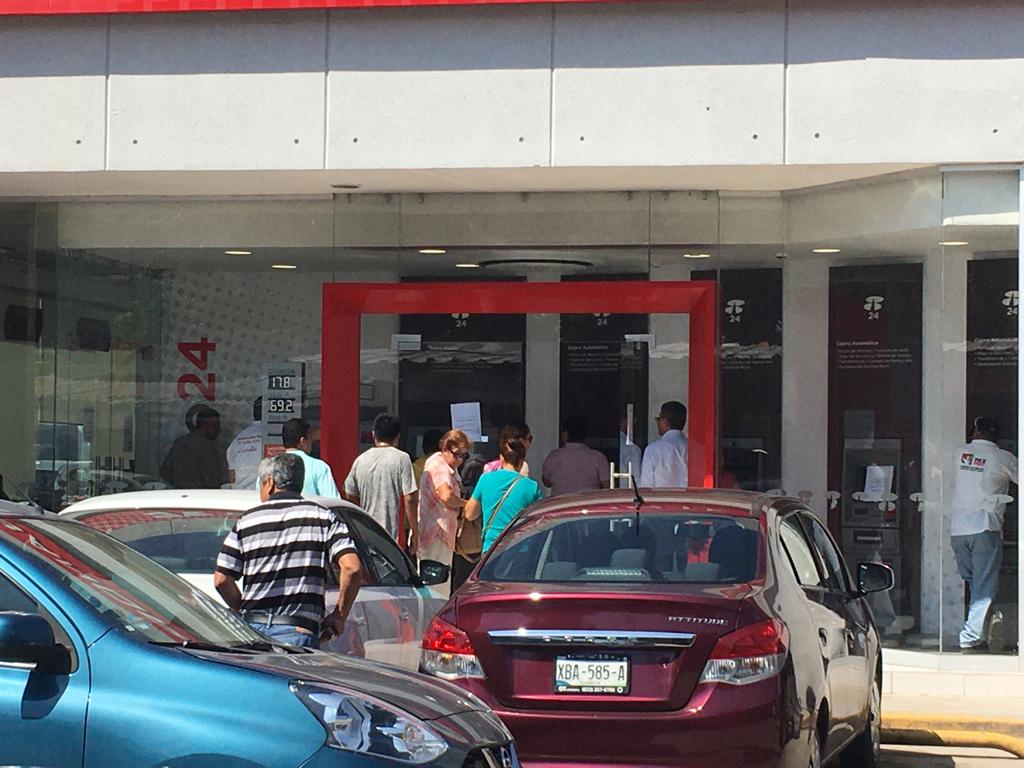 Fallan cajeros automático de Banorte en Altamira ; clientes se molestan por el mal servicio