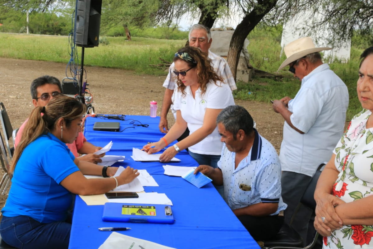 Reciben productores de ejido Santa Clara de Victoria Póliza de Seguro de Vida