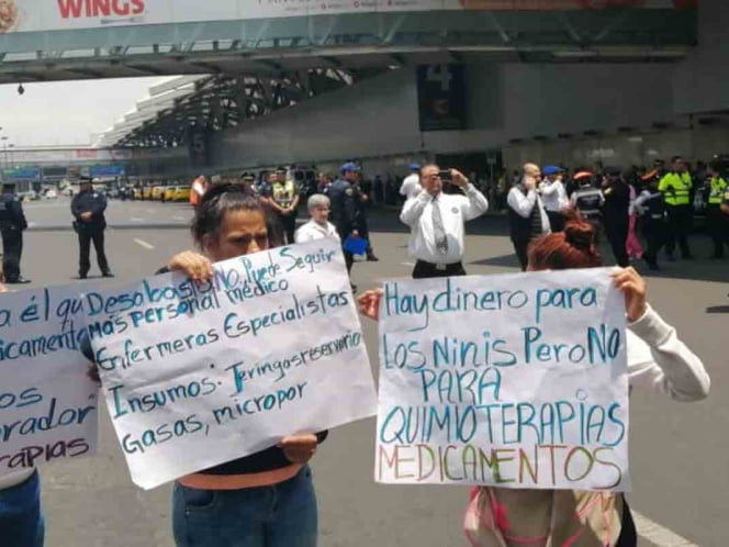 Padres de niños con cáncer se manifestarán en el Senado