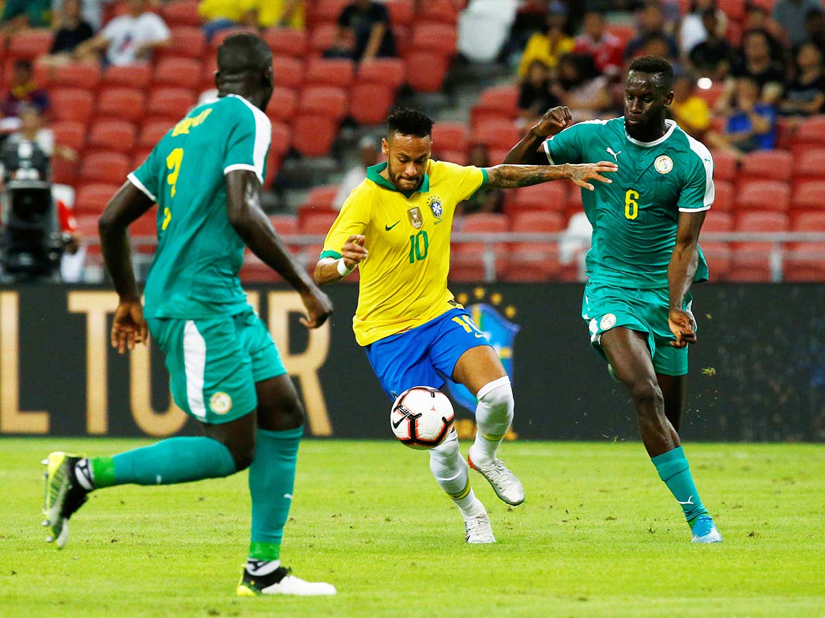 Senegal le amarga su centenario a Neymar