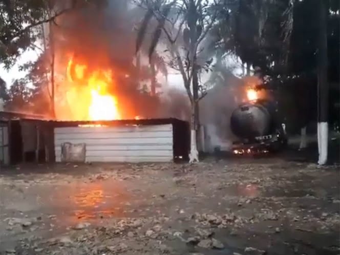 Arde bodega de ‘huachicol’ en Tabasco, hay 5 heridos