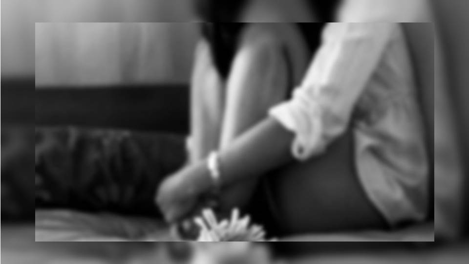 Violaron a jovencita un profesor, policía, abogado y ginecólogo