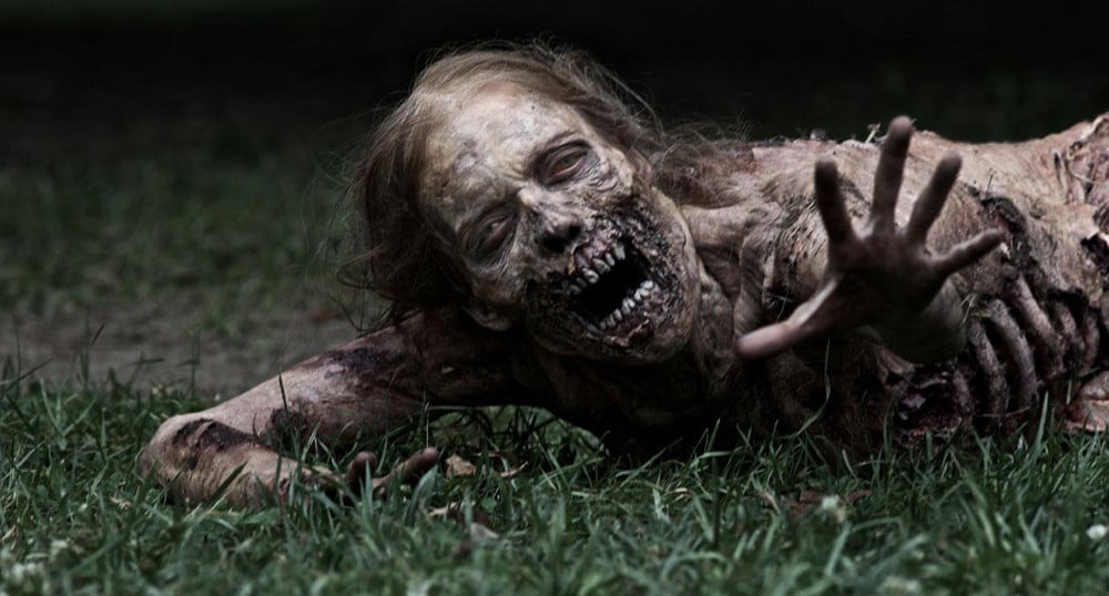 Joven maquillada de zombie causa confusión en hospital