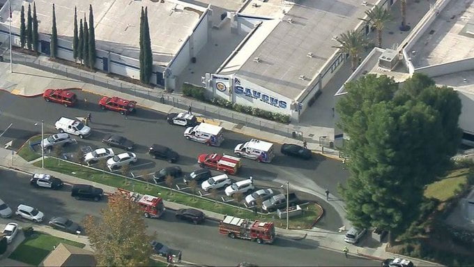 6 heridos tras tiroteo en la preparatoria Saugus de Santa Clarita, en Los Ángeles