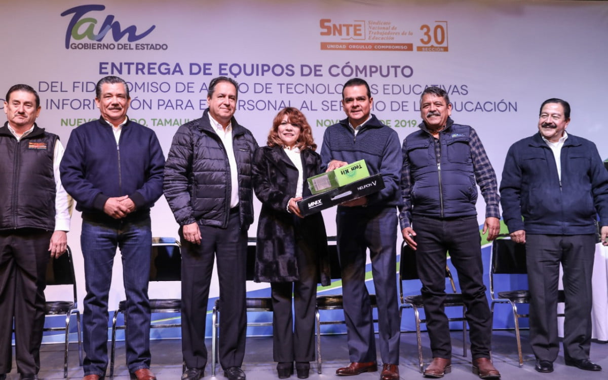 Entregan equipo de cómputo a maestros de Nuevo Laredo