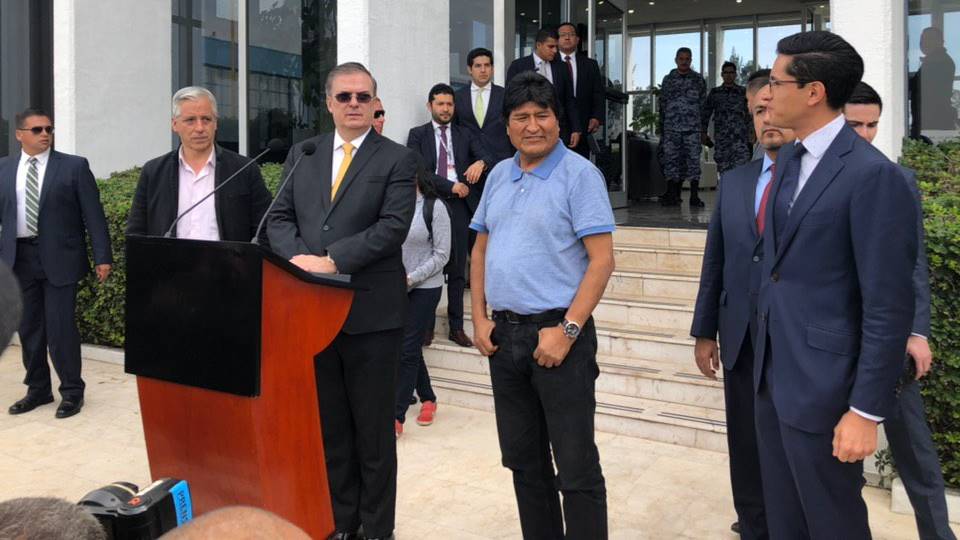 «Nos salvaron la vida»: Evo Morales agradece asilo a AMLO al llegar a México