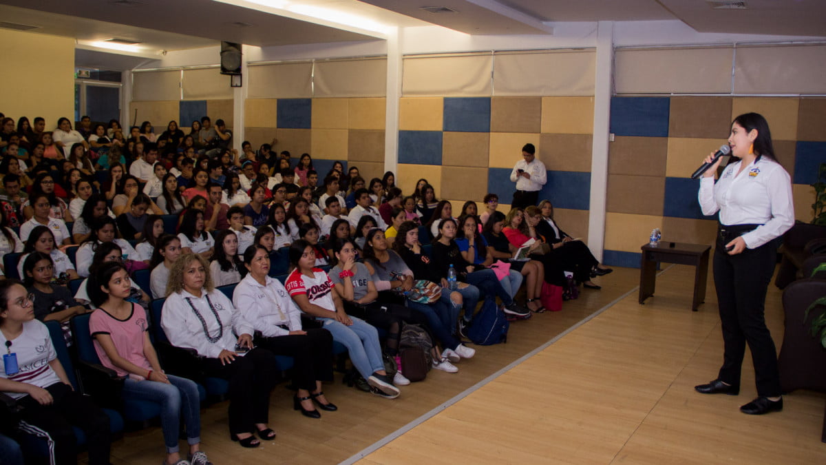 Exponen temas sobre la igualdad de género en el entorno universitario