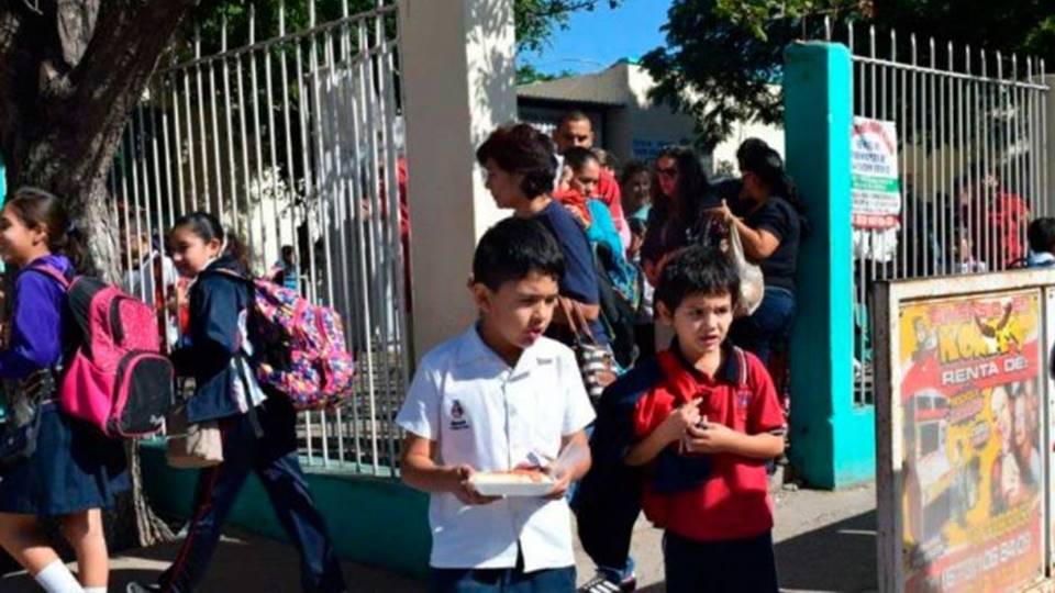 Padres inconscientes acostumbrados a romper reglas… urge endurecer normas al interior de escuelas