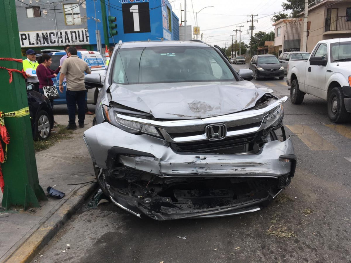 No respeta semáforo y provoca accidente vial en Nuevo Laredo