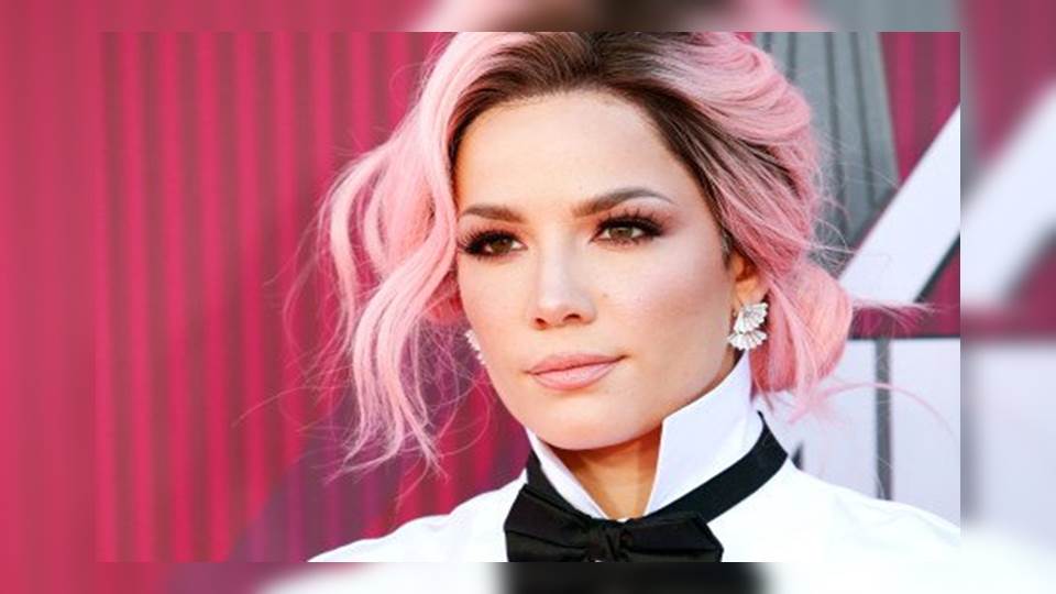 Halsey demuestra su apoyo a BTS tras no ser nominados a los GRAMMYs