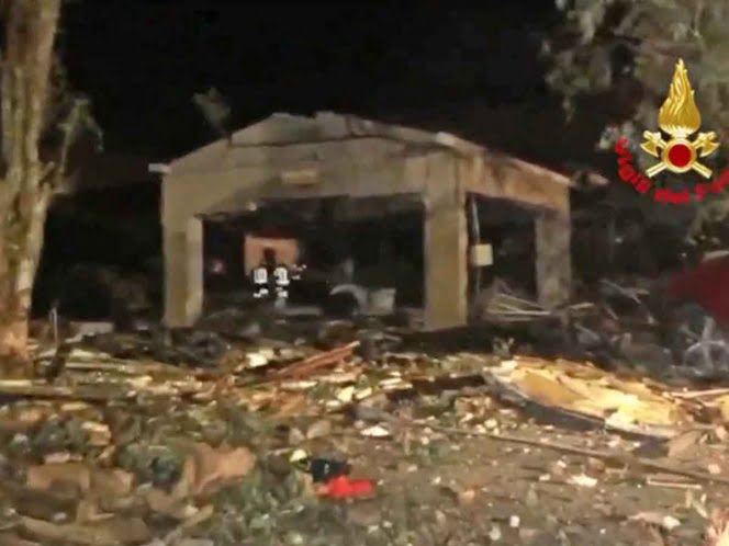 Explota fábrica de pirotecnia en Italia; hay cinco muertos