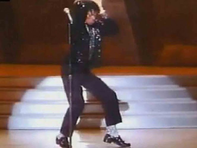 Subastan calcetines con los que Michael Jackson hizo el moonwalk