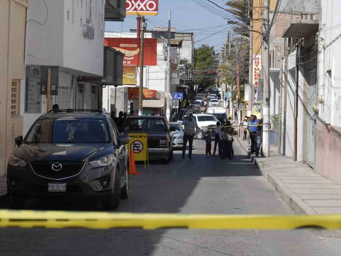 Cuatro hombres propinan golpiza a mujer en Oaxaca; nadie la defiende