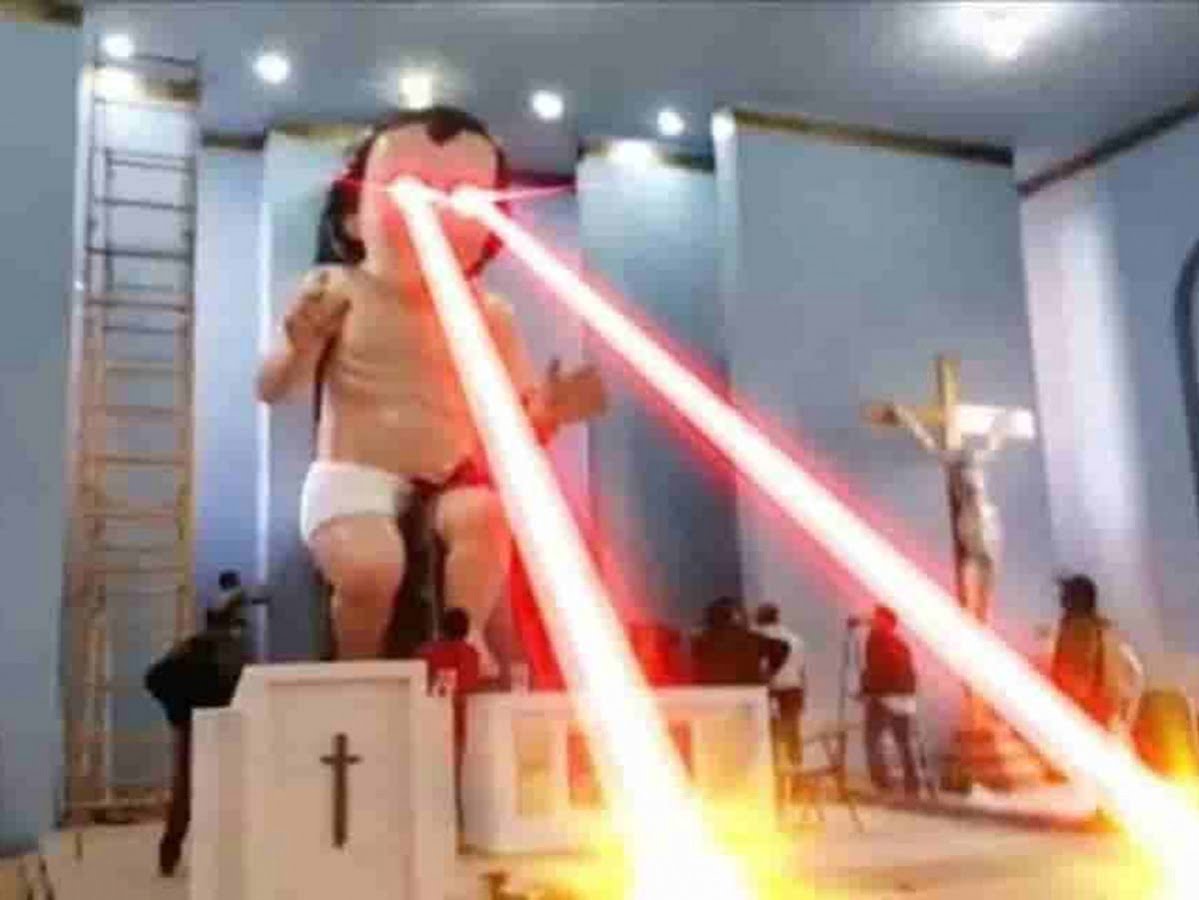 Niño Dios gigante ‘invade’ Internet con decenas de memes