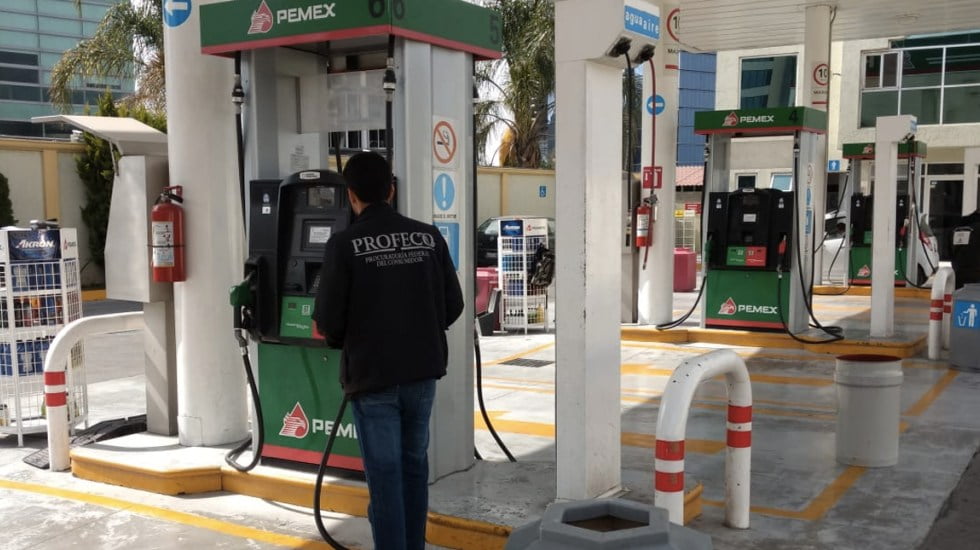 Sancionan a 11 gasolineras por no dar litros de a litro