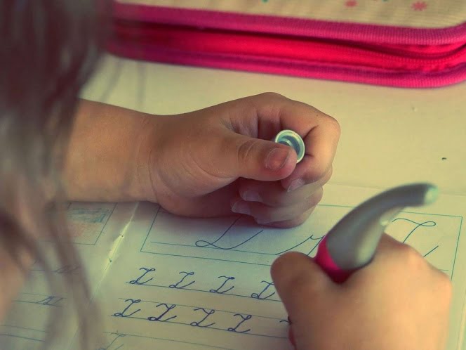 Le da un infarto porque su hijo no entendía cómo hacer la tarea