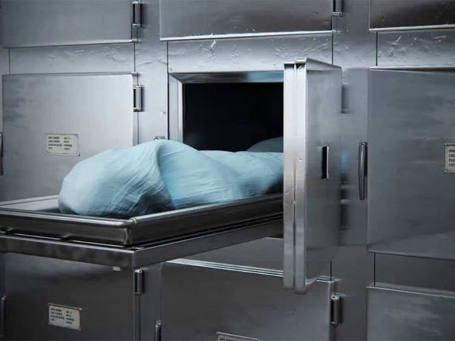 Cachan a empleado de morgue teniendo sexo con cadáver