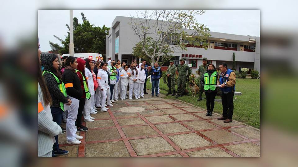 Capacitan a estudiantes de la UAT para intervención en casos de desastre