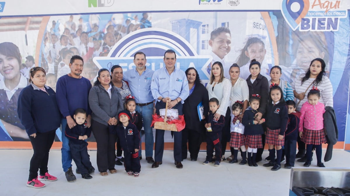 Equipa Rivas primaria y a un Jardín de Niños