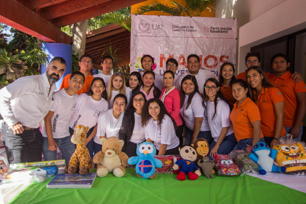 Entrega UAT juguetes a la niñez en posada del DIF-Victoria