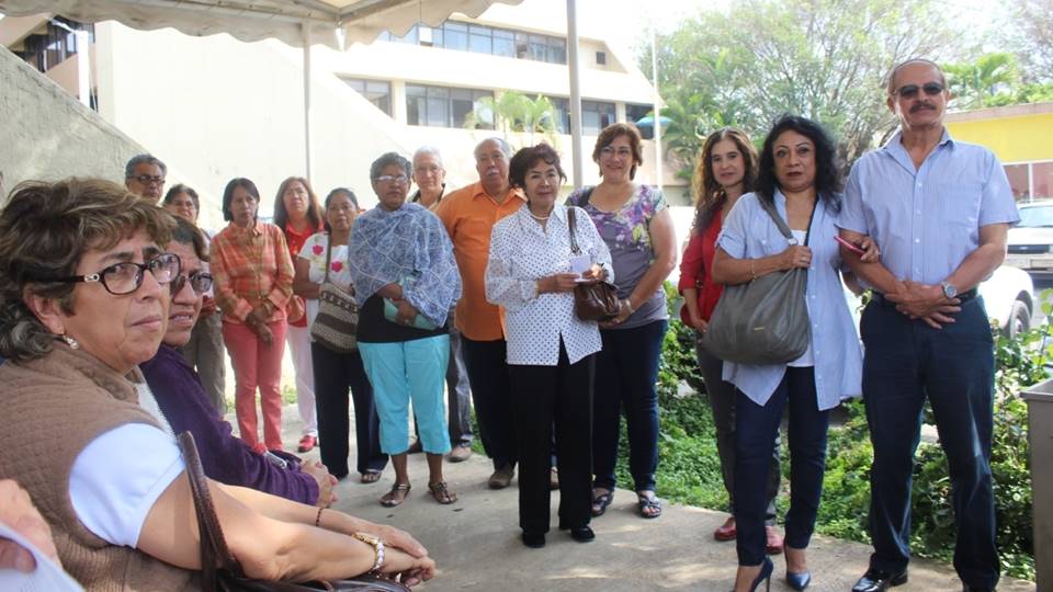 Maestros jubilados aún no reciben bono, les posponen entrega por retrasos federales