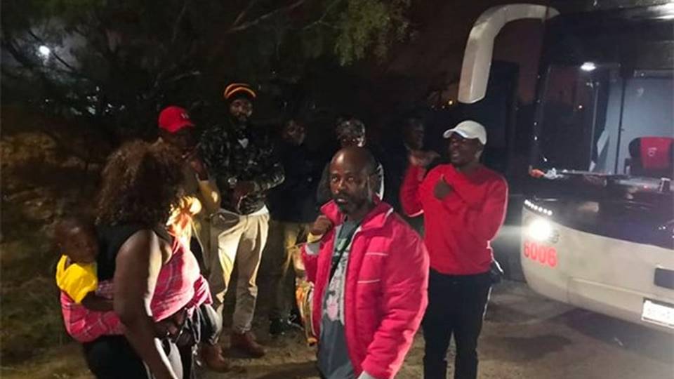 Abandonan a 46 migrantes africanos en Nuevo Laredo; vienen del Congo