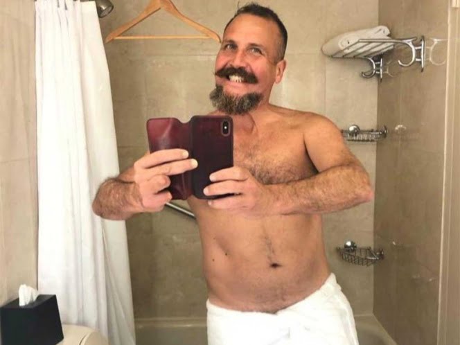 Fernández Noroña lo toma con humor; apoya en redes el #NoroñaChallenge