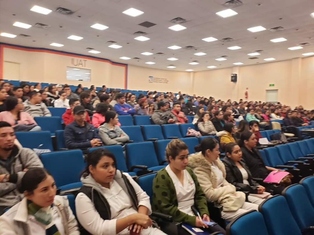 Alumnos de enfermería se capacitan en aplicación de vacuna VPH