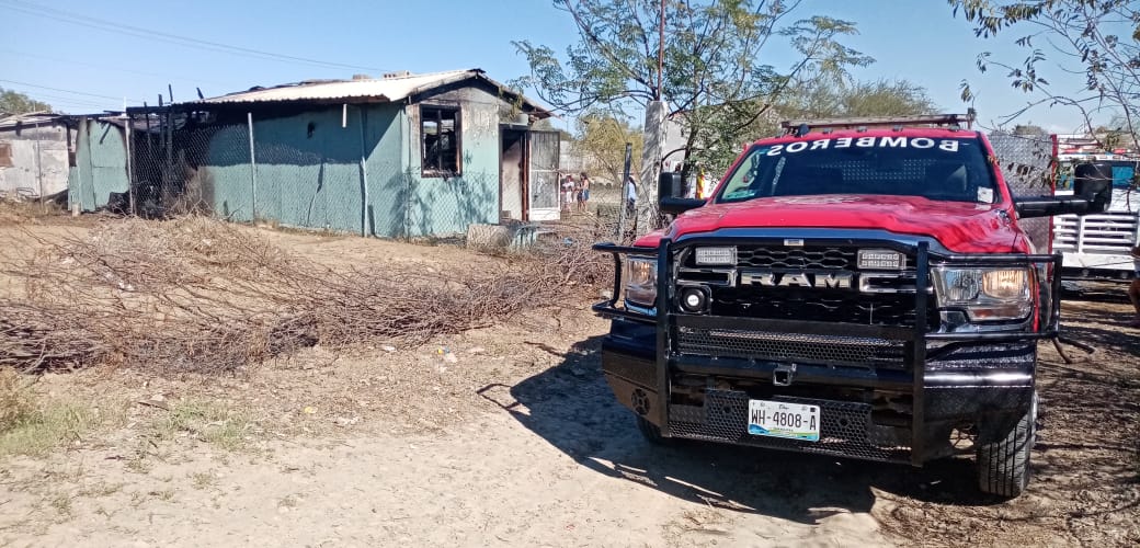 Se incendia casa en la San Roberto al poniente de Nuevo Laredo
