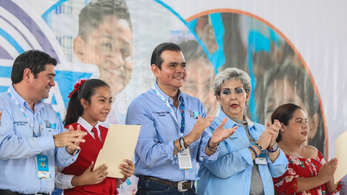 Avanza construcción de aulas,   baños y bardas en escuelas