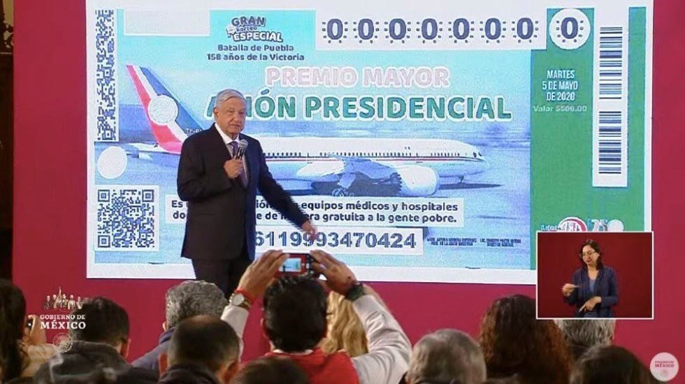 AMLO presenta diseño del ‘cachito’ de la rifa del avión presidencial