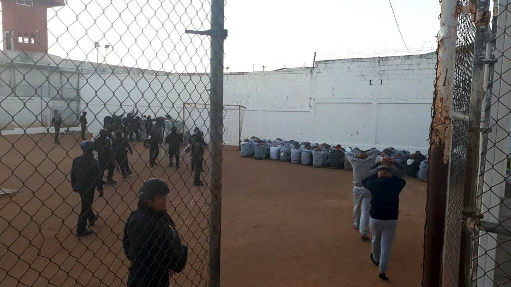 Catean penal en Nuevo Laredo y trasladan reos federales a otras prisiones