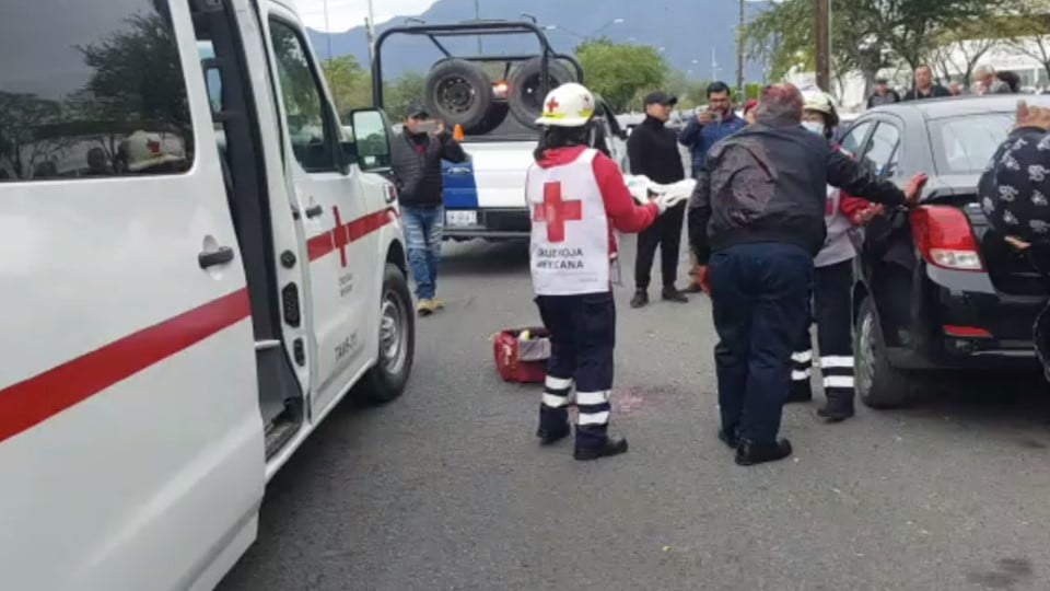 Hombre sufre fuerte lesión en la cabeza, cuando caminaba sobre el Boulevard