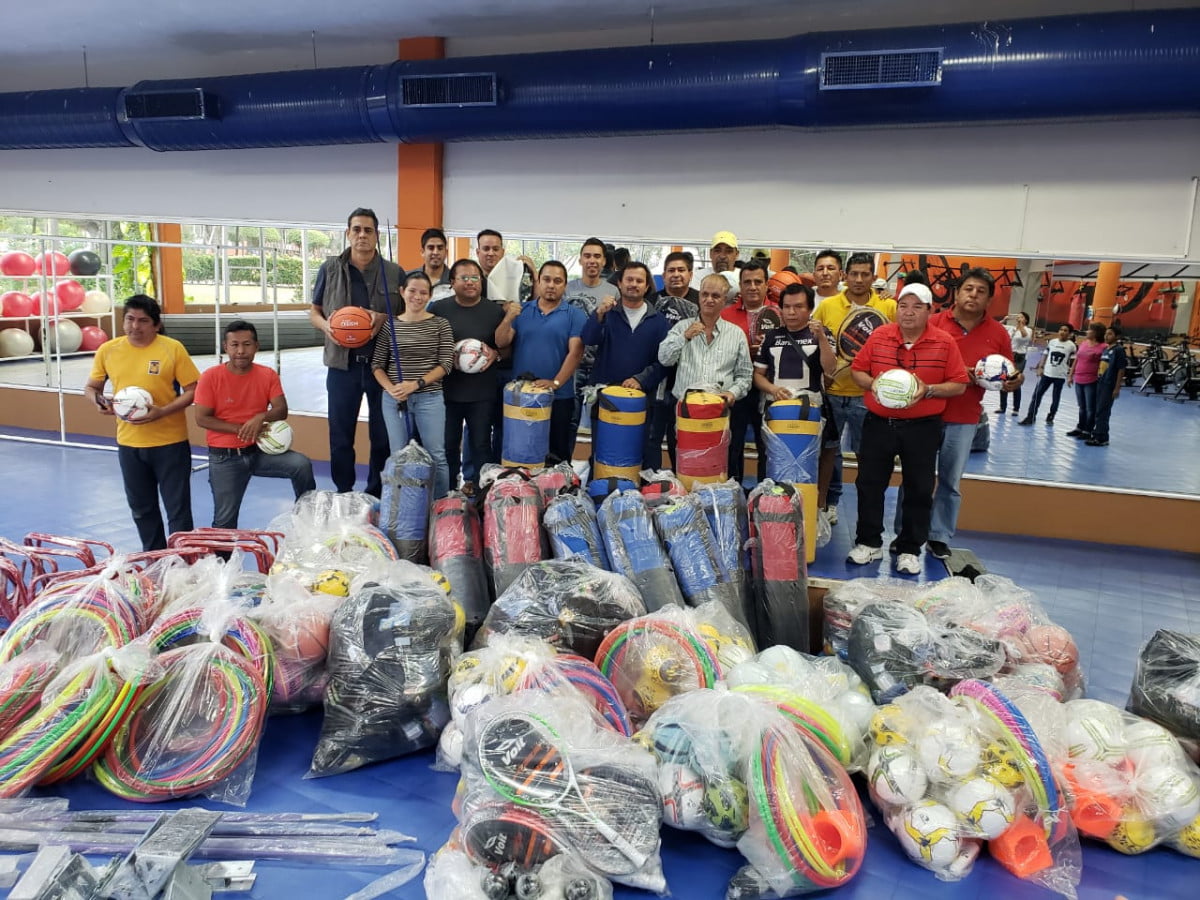 Entregan material a instructores y entrenadores tamaulipecos.