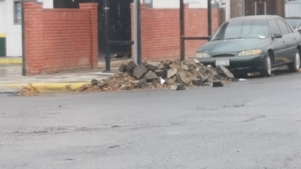 Realizan «a medias» trabajo de bacheo