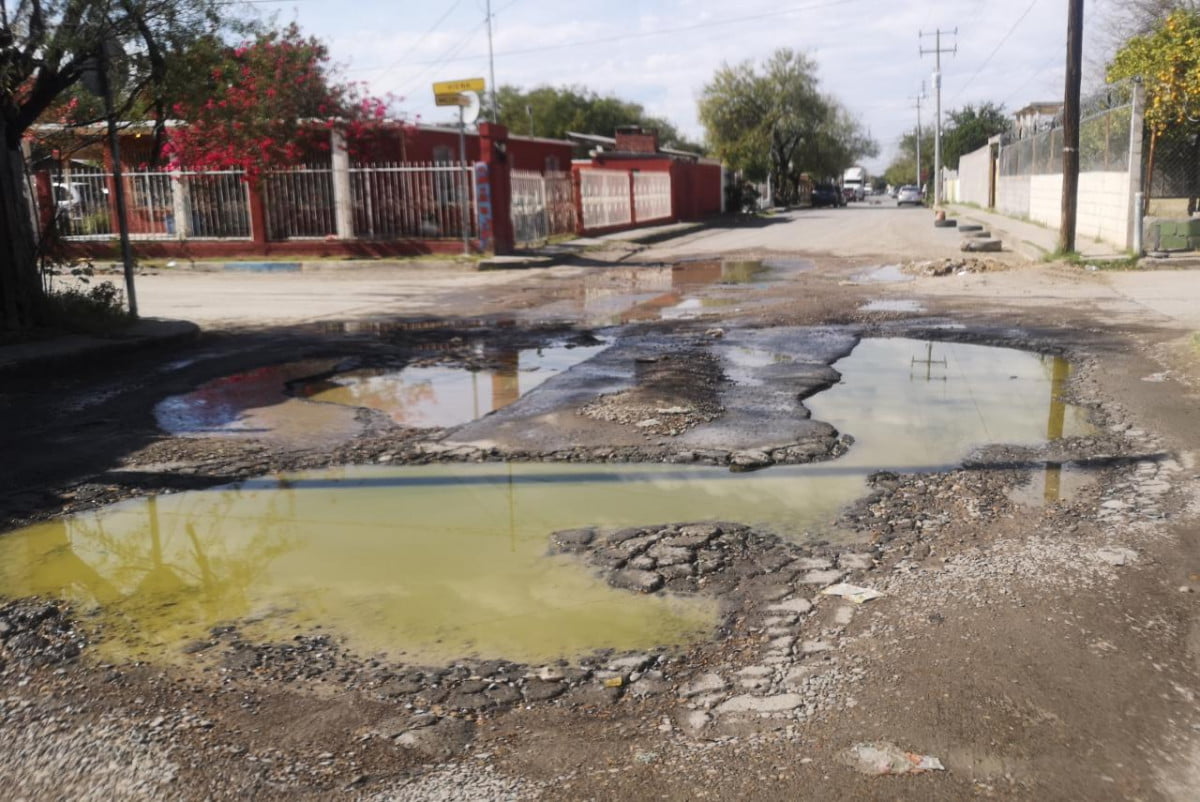 Baches afectan a vecinos de la Luis Donaldo Colosio en Nuevo Laredo
