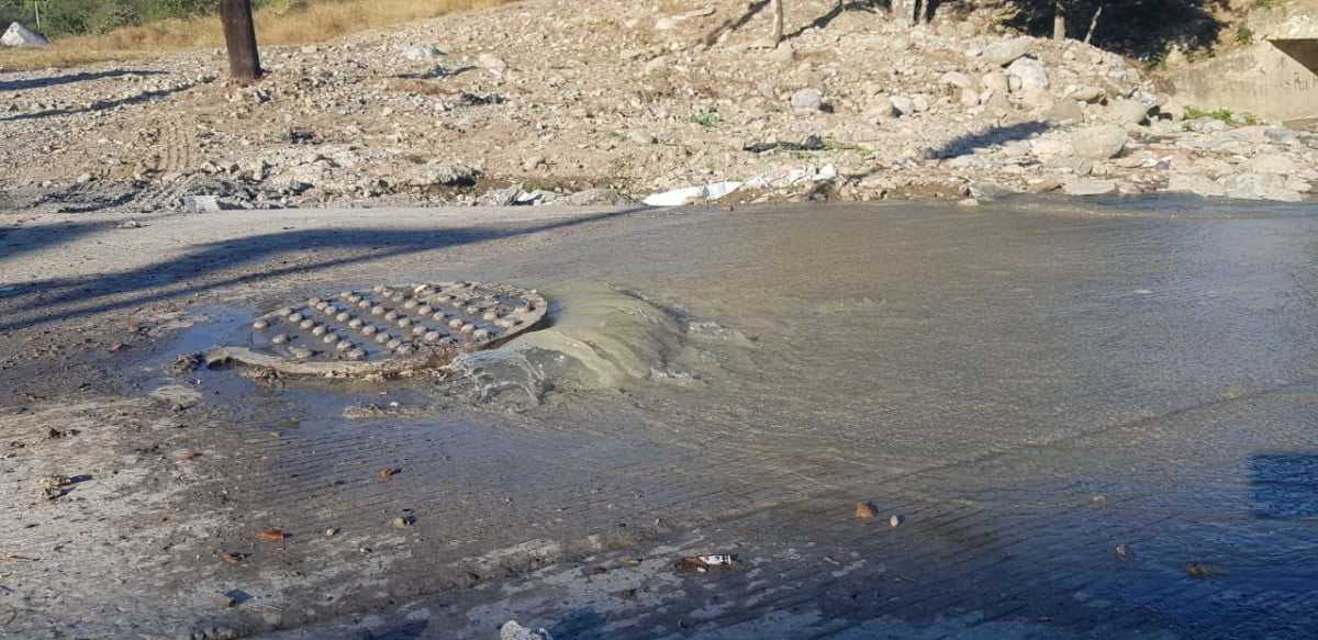 Aguas negras siguen contaminando el río San Marcos