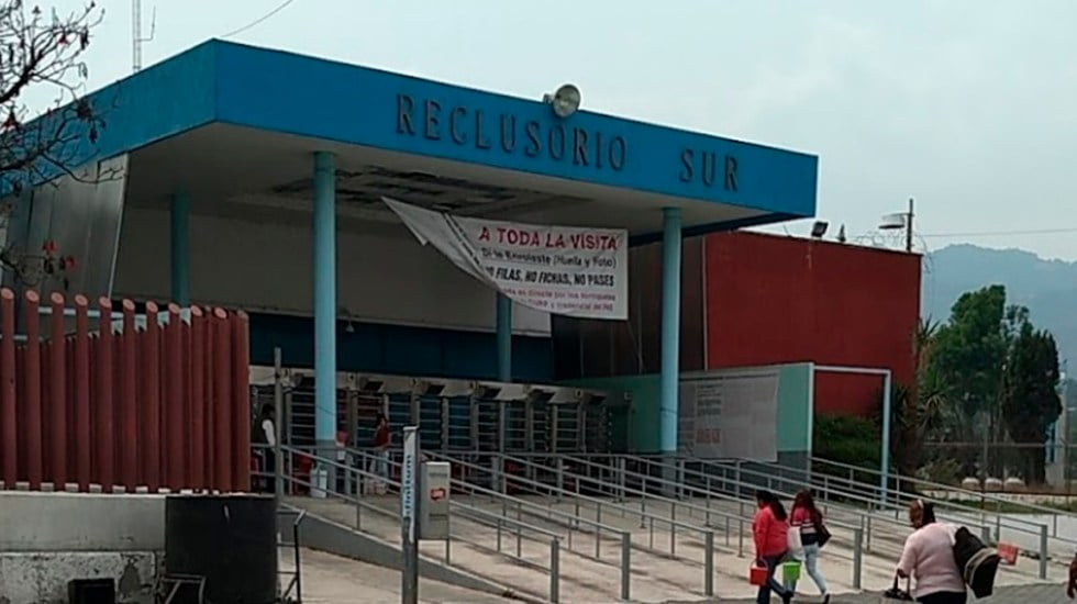 Detienen a tres custodios del Reclusorio Sur por fuga de reos