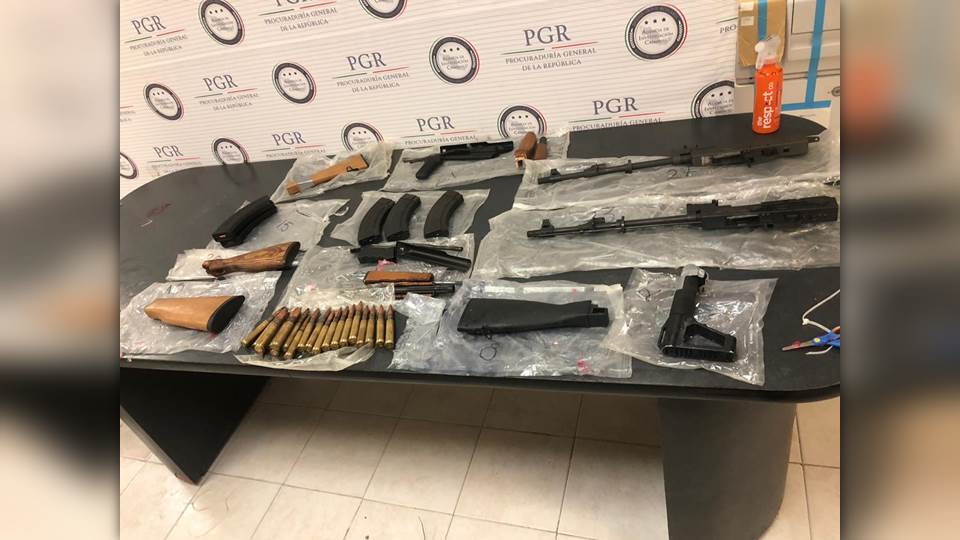 Aseguran fuerte arsenal a bordo de camioneta en el tramo Reynosa-Matamoros