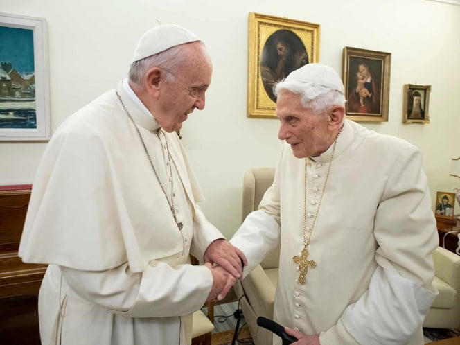 A 7 años de su renuncia, Benedicto XVI incomoda a Francisco