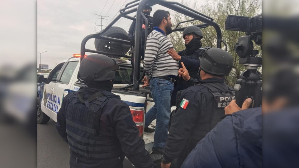 Detienen a Reportero que cubría volcadura de patrulla